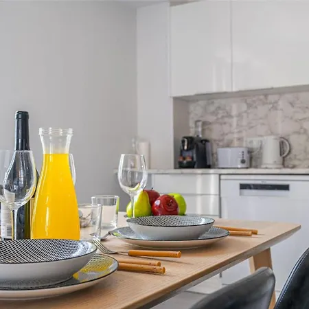 Apartment 81 *