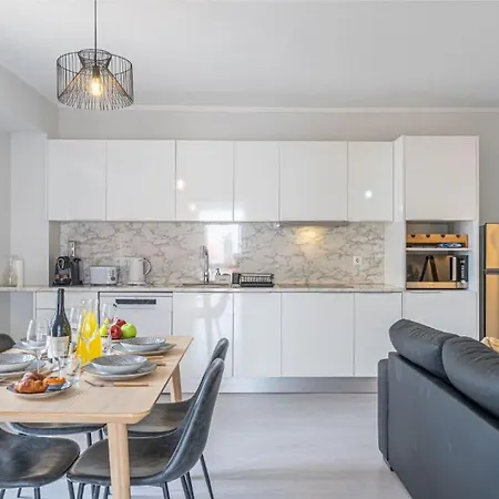 Apartment 81
